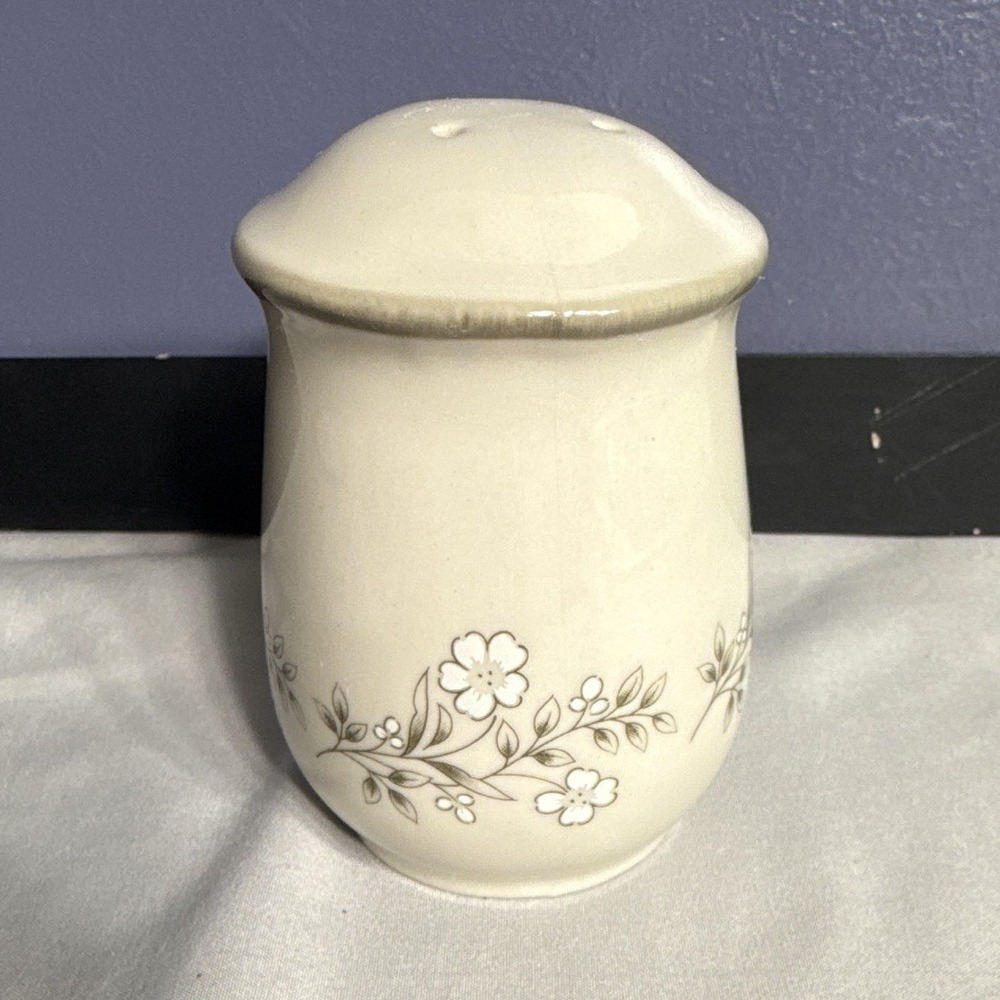 White/Beige Glossy Ceramic Floral Decorative Salt Shaker, Round, 3 in
